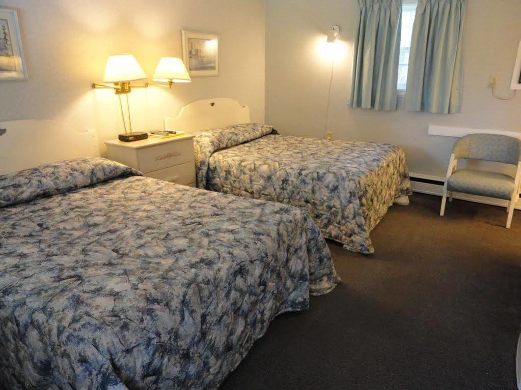 Pinecone Motel Sussex Buitenkant foto