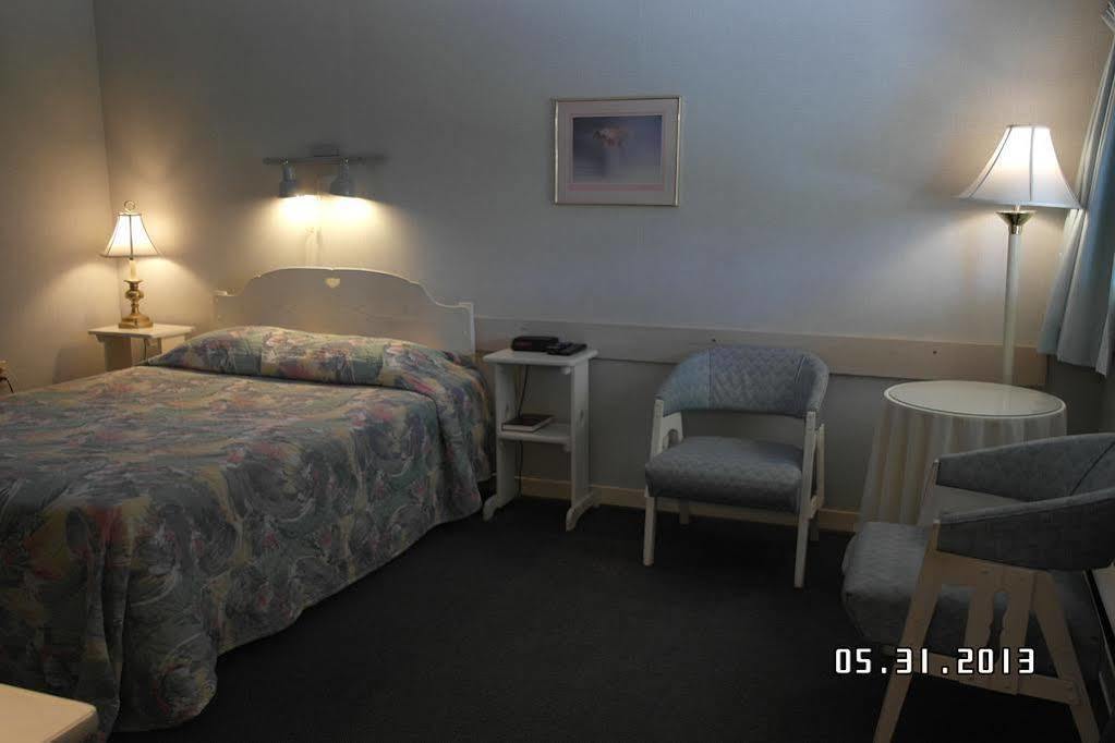 Pinecone Motel Sussex Buitenkant foto