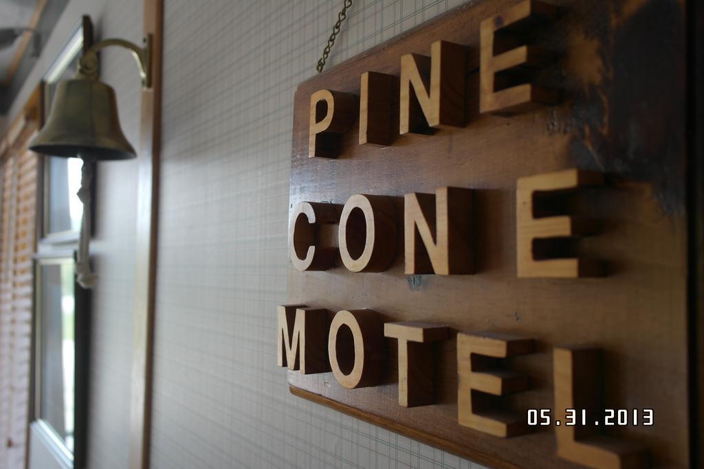 Pinecone Motel Sussex Buitenkant foto